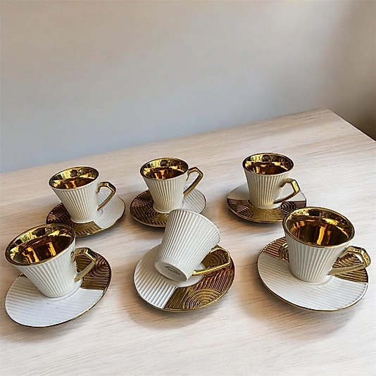 Kahve fincanı altın